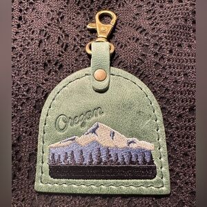 New Portland Leather Goods Cucumber Green Mt. Hood Oregon Keychain Bag Flair